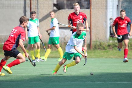 Мужская сборная Алтайского края в первом матче домашнего тура высшей лиги уступила команде "Динамо-2» из Екатеринбурга - 2:4.