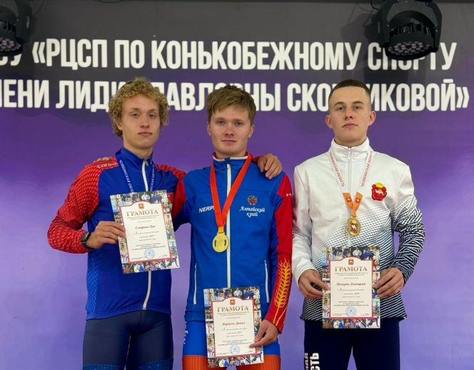 Данил Борисов на первом старте сезона трижды поднимался на пьедестал почёта. Фото: РЦСП по конькобежному спорту им. Лидии Скобликовой