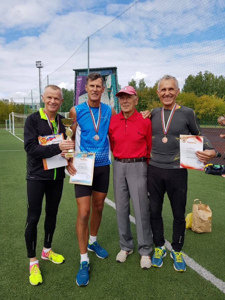 При жизни Юрий Ильич всегда приезжал на стадион и сам награждал призёров. Фото: КЛБ "Восток-Спорт"