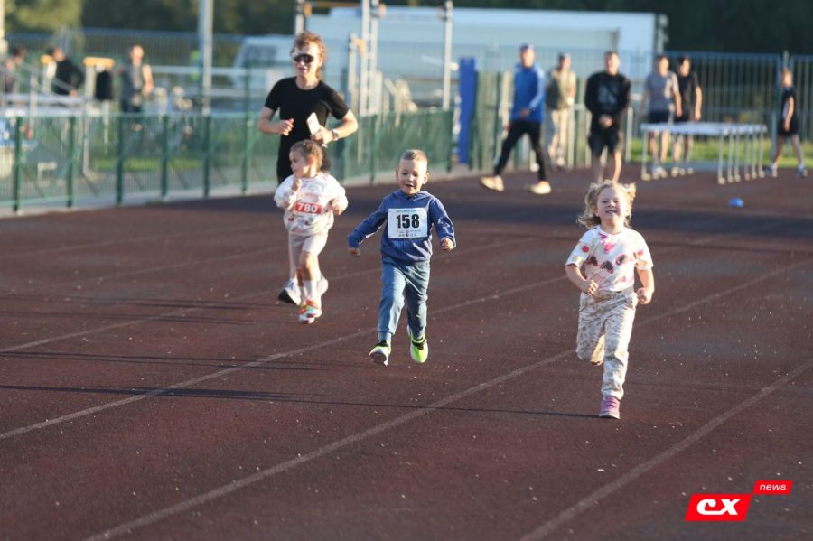 Самые юные любители бега преодолели дистанцию 80 метров. Фото: Владимир Мартынов/CX News