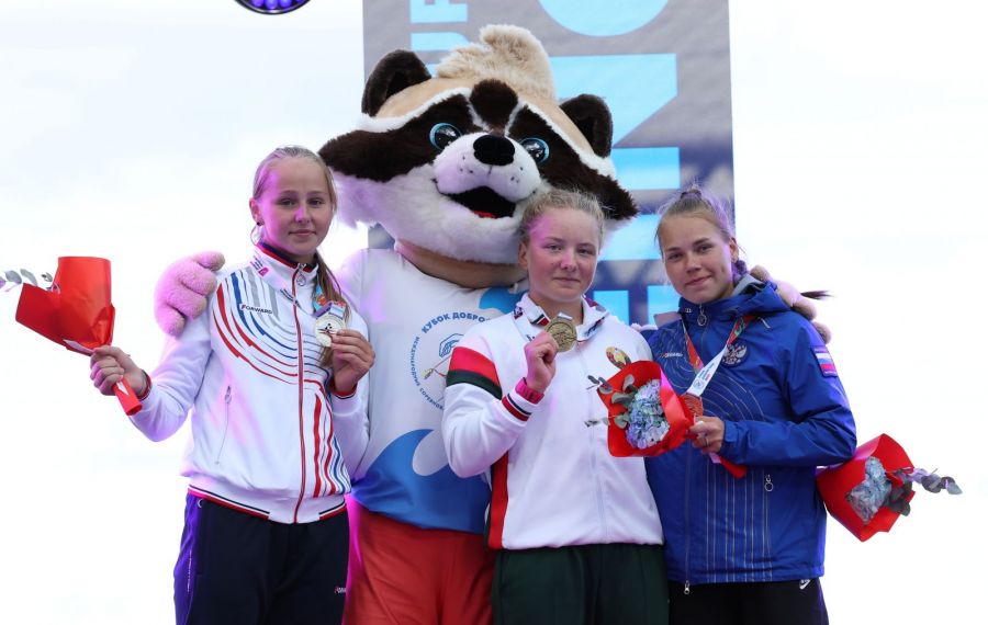 Мария Харитонова (справа) завоевала бронзу в каноэ на дистанции 500 метров в финальном заезде среди юниорок до 19 лет. Фото: Департамент спорта города Москвы