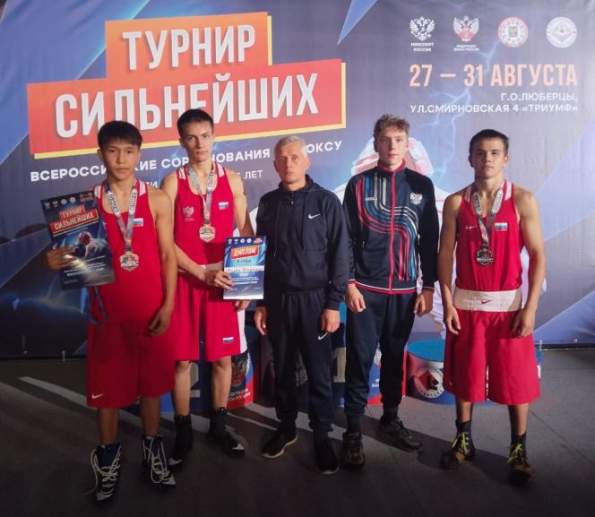 На Всероссийском "Турнире сильнейших" трое алтайских боксеров завоевали медали