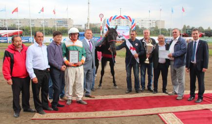 На Барнаульском ипподроме прошли «Кубок губернатора Алтайского края» в рамках IV этапа Большого Сибирского круга и Всероссийский фестиваль орловского рысака «Сибирь-2017».