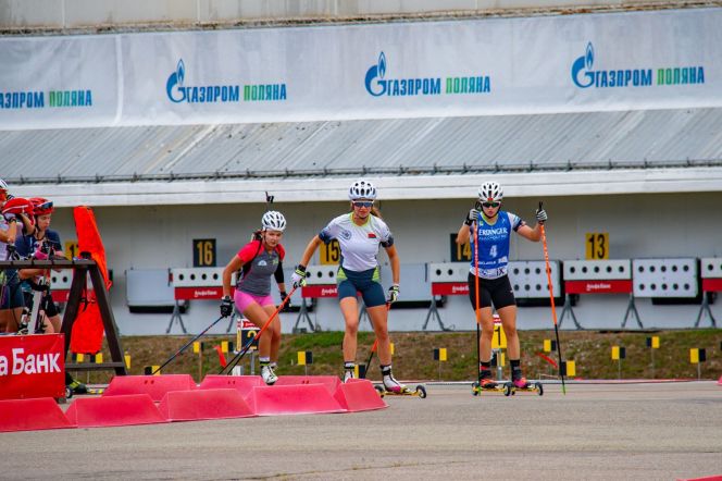 Биатлонистки на официальной тренировке перед первой гонкой сезона в Сочи. Фото: ЦСП Югры