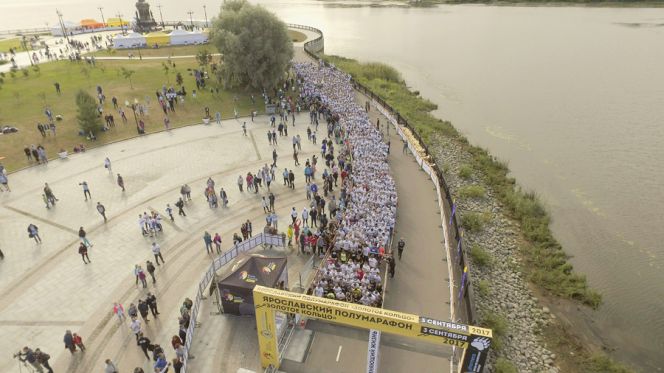 Артём Аплачкин – серебряный призёр чемпионата России на полумарафонской дистанции.