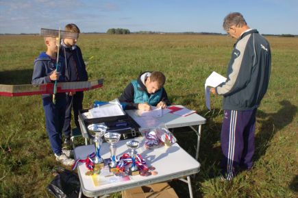 В Зональном районе провели чемпионат Алтайского края в классе свободнолетающих моделей.