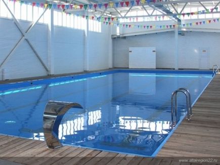 В селе Барановке Змеиногорского района открыли современный бассейн.