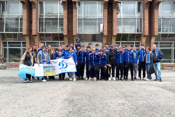 «Академиков» в Новосибирск приехали поддержать болельщики
