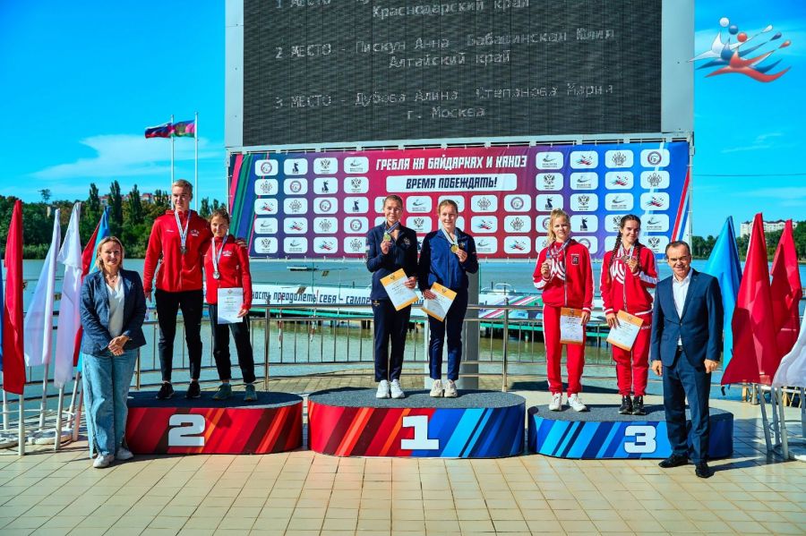 Юлия Бабашинская и Анна Пискун завоевали серебро в байдарке-двойке на дистанции 5000 метров. Фото: Федерация каноэ России