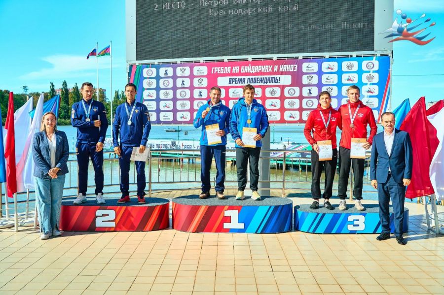 Никита Кислоокий и Никита Купальцев - бронзовые призеры в каноэ-двойке на дистанции 10 км. Фото: Федерация каноэ России