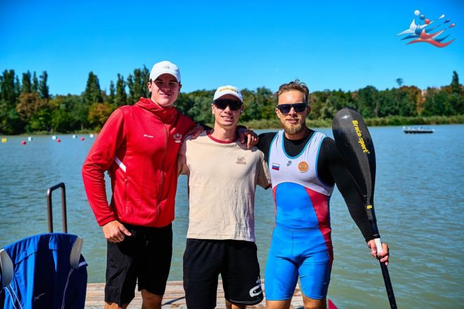 Наши байдарочники Александр Сухой, Артём Торохтий и Владлен Ушаков. Фото: Федерация каноэ России