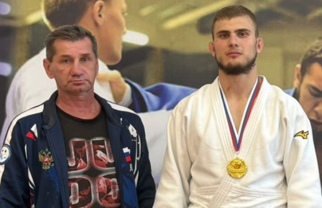 Даниил Белецкий со своим тренером Сергеем Чекарёвым 