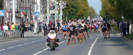 В рамках Всероссийского дня бега «Кросс нации» в Барнауле прошли массовые соревнования на лыжероллерах.