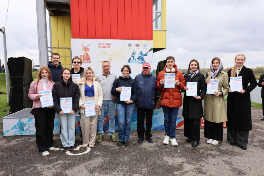 Участники волонтерского движения были отмечены Благодарственными письмами за помощь в организации и проведении международной «Алтайской регаты. Кубка Константина Костенко». Фото: Александр Чёрный/"Алтайский спорт"