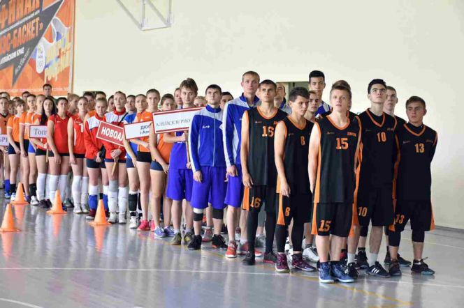 В Алейске подвели итоги открытого краевого волейбольно-баскетбольного турнира памяти генерального директора компании «Алейскзернопродукт» Сергея Старовойтова.