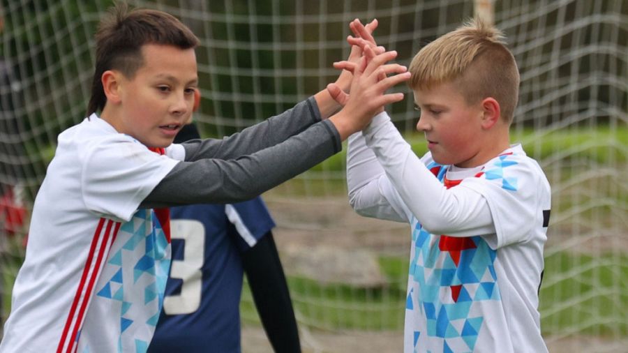 Игроки "Патриота" Степан Скориков (слева) и Савелий Ларионов. Фото: Олег Богданов/"Алтайская правда" 