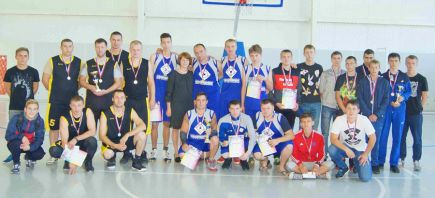 В Алейске подвели итоги открытого краевого волейбольно-баскетбольного турнира памяти генерального директора компании «Алейскзернопродукт» Сергея Старовойтова.