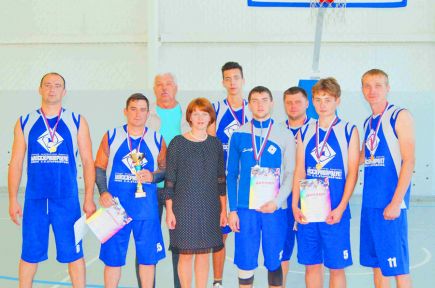 В Алейске подвели итоги открытого краевого волейбольно-баскетбольного турнира памяти генерального директора компании «Алейскзернопродукт» Сергея Старовойтова.