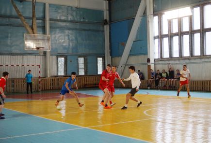 Алтайские вузы отметили Международный день студенческого спорта.