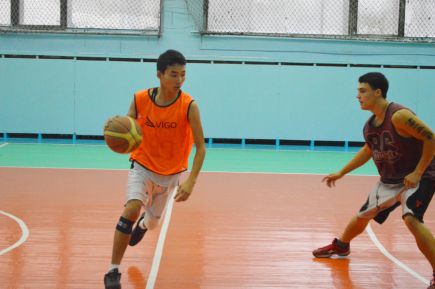 Алтайские вузы отметили Международный день студенческого спорта.