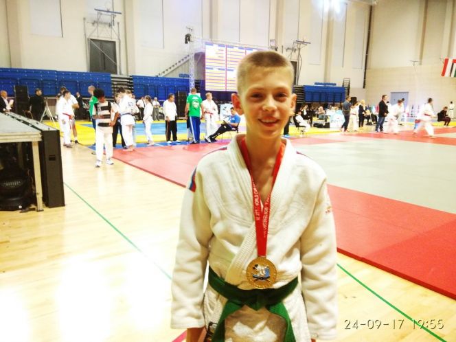 Первый золотой