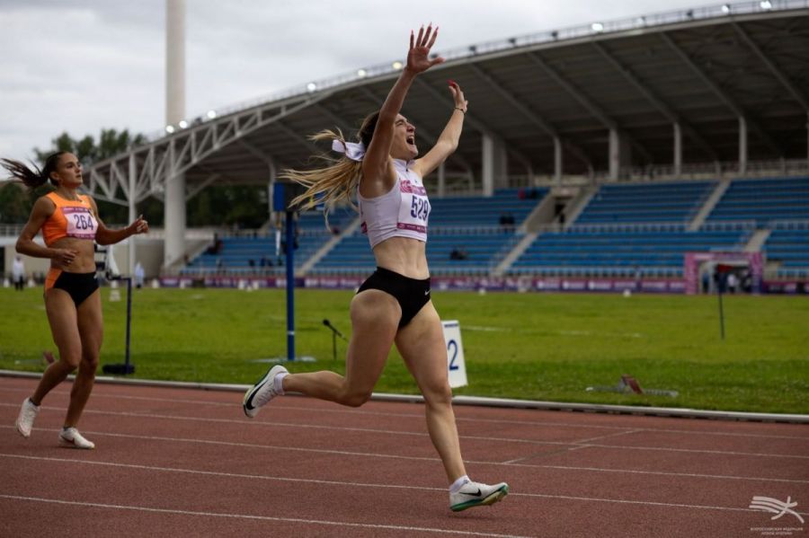 Победный финиш Анны Садовничевой на Кубке России-2025. Фото: ВФЛА