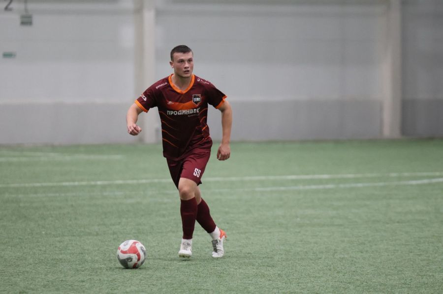 Фрагменты матча "Темп" - "КДВ". Фото: Александр Чёрный/"Алтайский спорт"