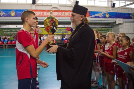 Волейболисты СДЮШОР "Заря Алтая" - победители открытого республиканского турнира в Хакасии. 