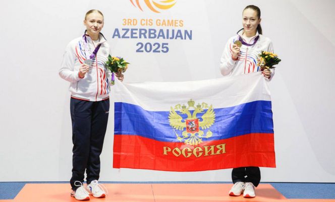 Юлия Жданова (слева) и Малена Кунашева встретились в российском финале. Фото: Федерация фехтования России