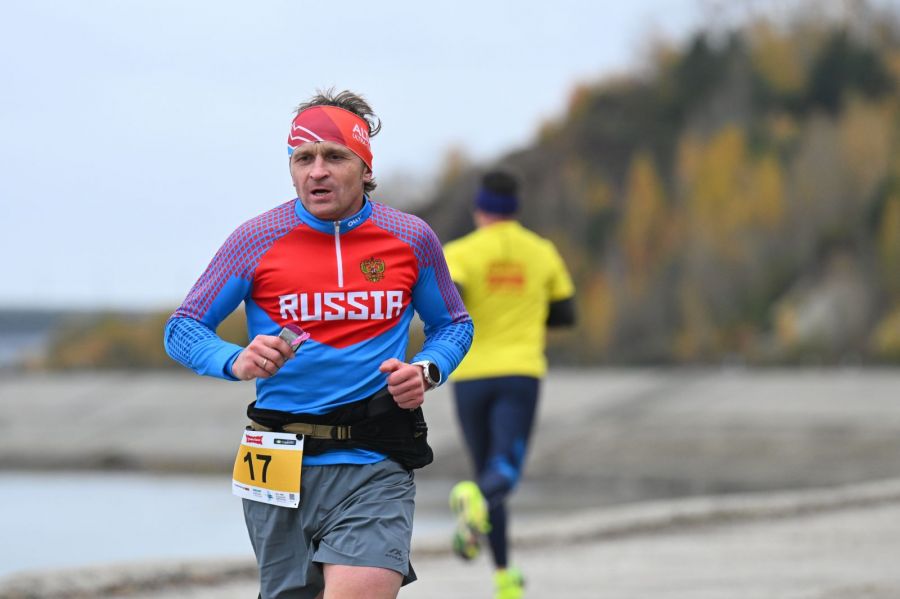 На дистанции Томского осеннего марафона Константин Соловьёв
