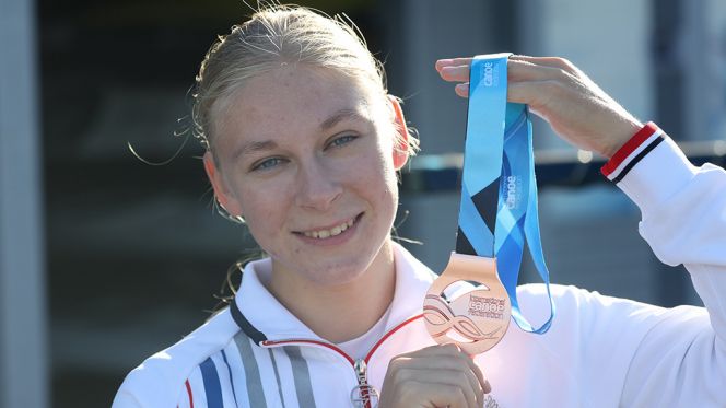 Александра Власова с бронзовой медалью первенства мира. Фото: Олег Богданов