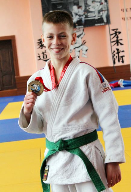 Первый золотой