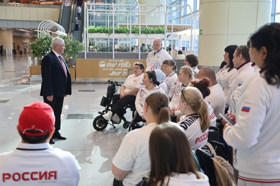 Встреча президента ПКР Павла Рожкова с паралимпийской сборной России по пауэрлифтингу. Фото: Паралимпийский комитет России 