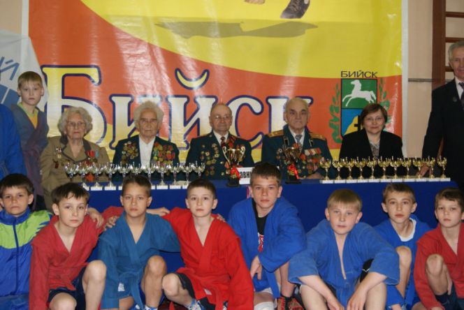 В Бийске состоялся городской фестиваль спортивной борьбы на призы газеты «Бийский рабочий».