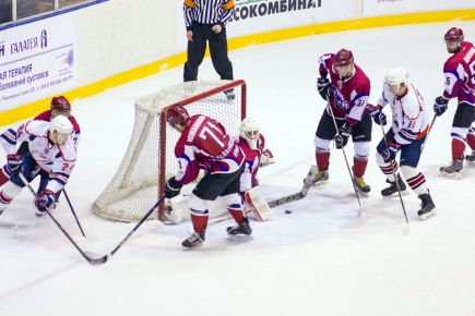 В повторной игре "Алтай" уступил саратовскому "Кристаллу" - 2:4. 