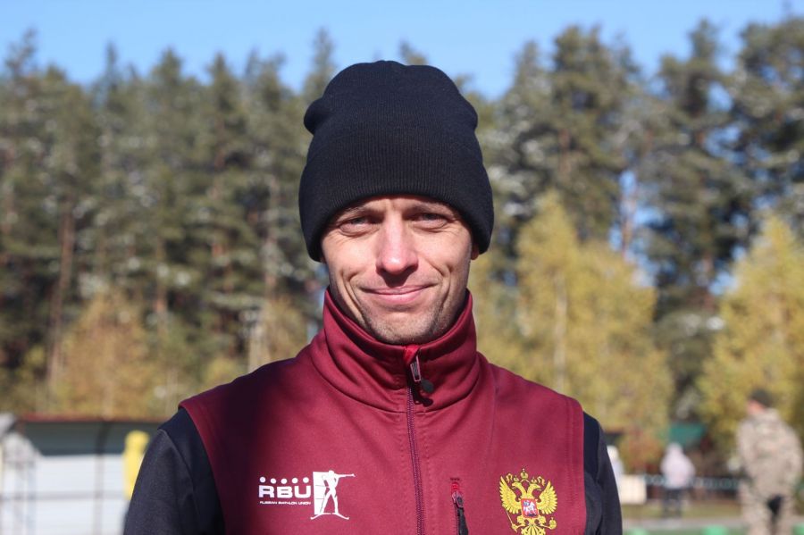 Денис Попов - победитель полумарафона. Фото: Виталий Дворянкин/ "Алтайский спорт"