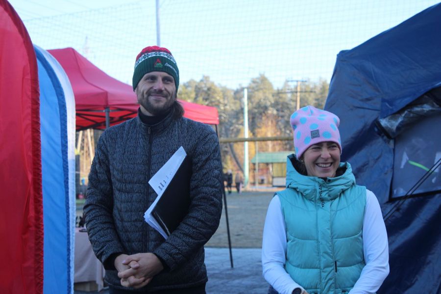 Павел и Евгения Васильевы - организаторы "Осени с бегом". Фото: Виталий Дворянкин/ "Алтайский спорт"