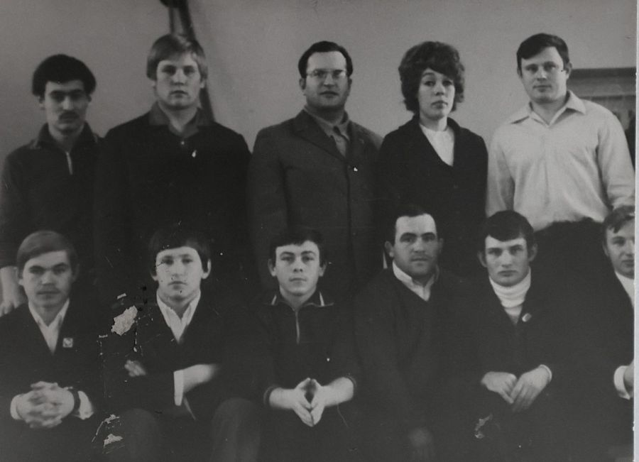 Валерий Метелица (вверху в центре). Слева от него Владимир Шкалов. Фото из архива СШОР "Спарта"