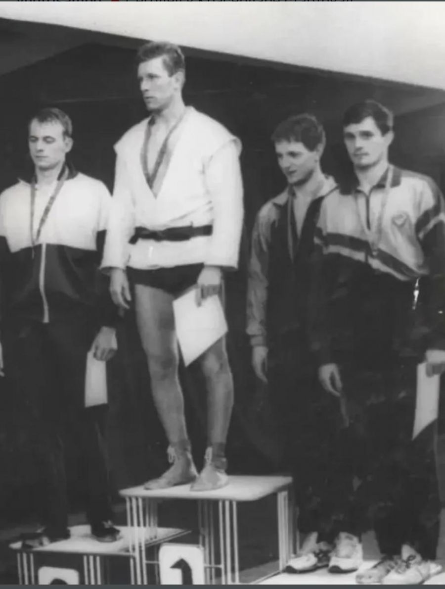 Чемпионат СССР по самбо-1991 в Минске. Пьедестал в весе 90 кг. На верхней ступени воспитанник "Спарты" Вячеслав Елистратов. Фото ресурса "Мы родом из самбо"
