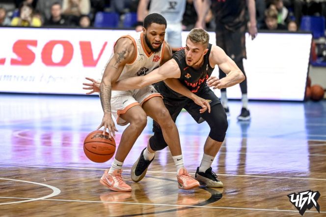 Момент матча "ЧБК" - "Темп-СУМЗ". Фото: БК "Челбаскет"