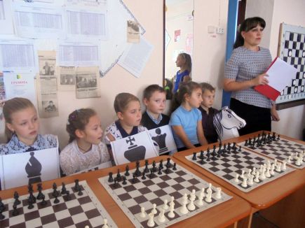 Директора и школьники на одной доске