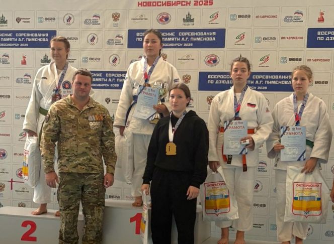 Жазира Кашетова на верхней ступени пьедестала. Фото предоставлено участниками соревнований