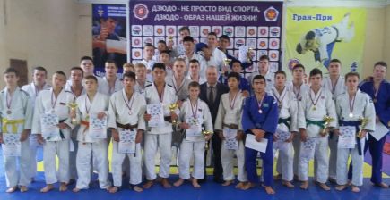 В Барнауле состоялся межрегиональный юношеский турнир «Кубок сенсея».