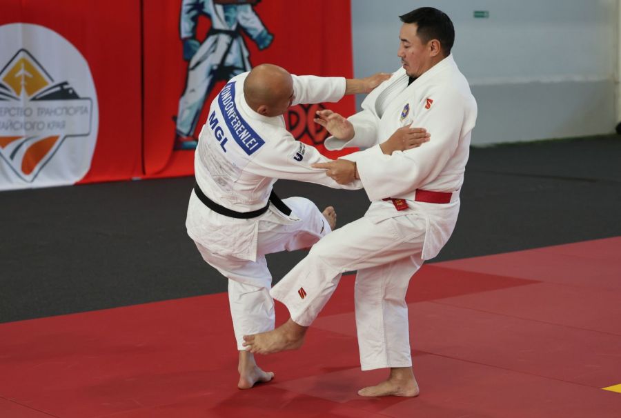 Моменты мастер-класса в СК "Темп". Фото: Александр Чёрный/"Алтайский спорт"