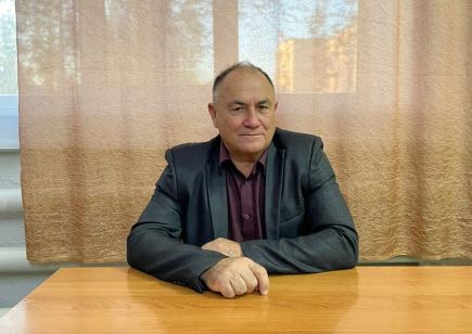 Директор ДЮСШ Локтевского района Александр Артюхов - тренер футбольной команды района на краевой сельской олимпиаде 2008 года в Горняке