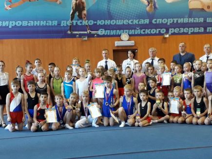 В Бийске прошли соревнования в честь Всероссийского дня гимнастики и 80-летия Алтайского края.