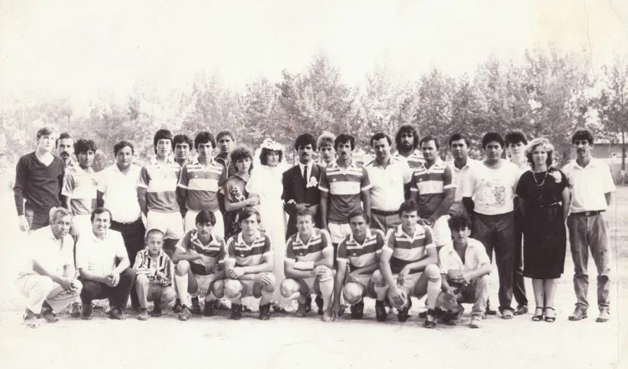 Перед игрой чемпионата Ленинабадской области "Памир" (Чкаловск) - "Автомобилист" (Пролетарск), 1989 год 