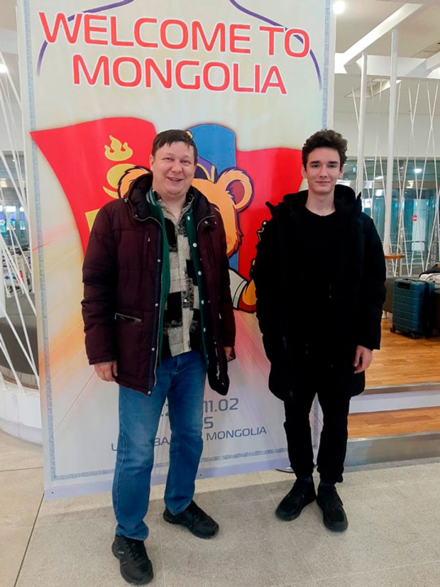 Артём с тренером Александром Долговым. Фото: сайт ФШАК