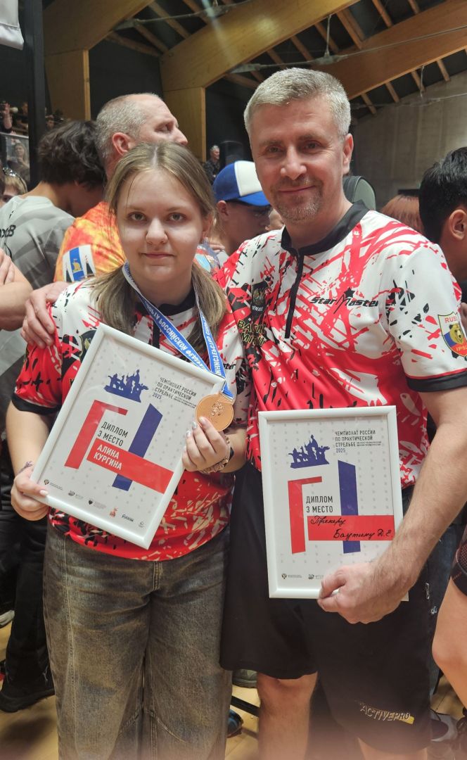 Алина Кургина с тренером Дмитрием Баутиным. Фото: СК "Невский"