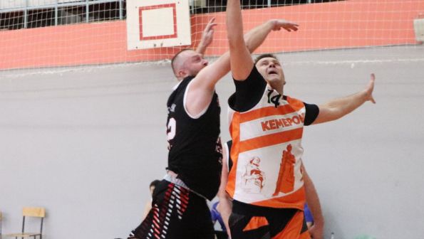 Победителями межрегиональных турниров среди ветеранов 40+ и 50+ стали команды Барнаула и Новокузнецка (фото)